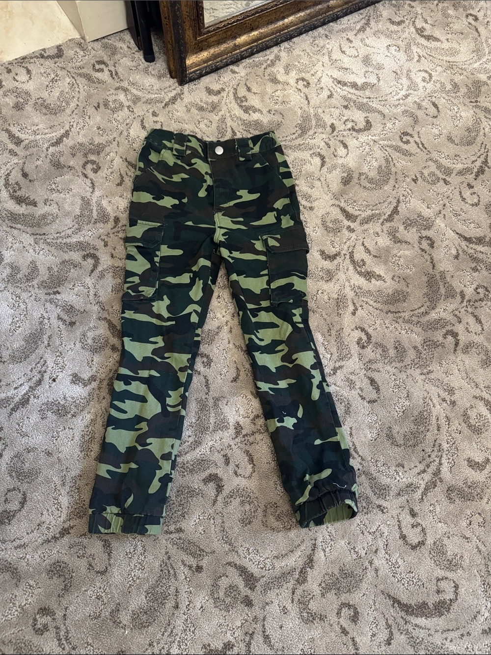 Green Camo Cargo Jeans - Casual Utility Style